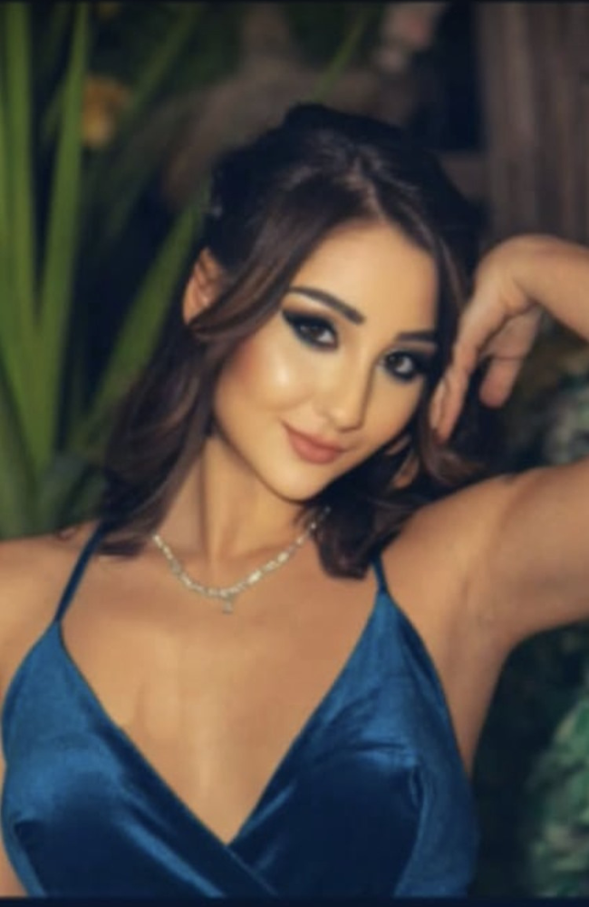 Festeggiata di compleanno truccata per la sua cerimonia.