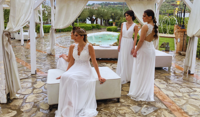 Quattro modelle vestite da spose in uno shooting fotografico a Palermo.